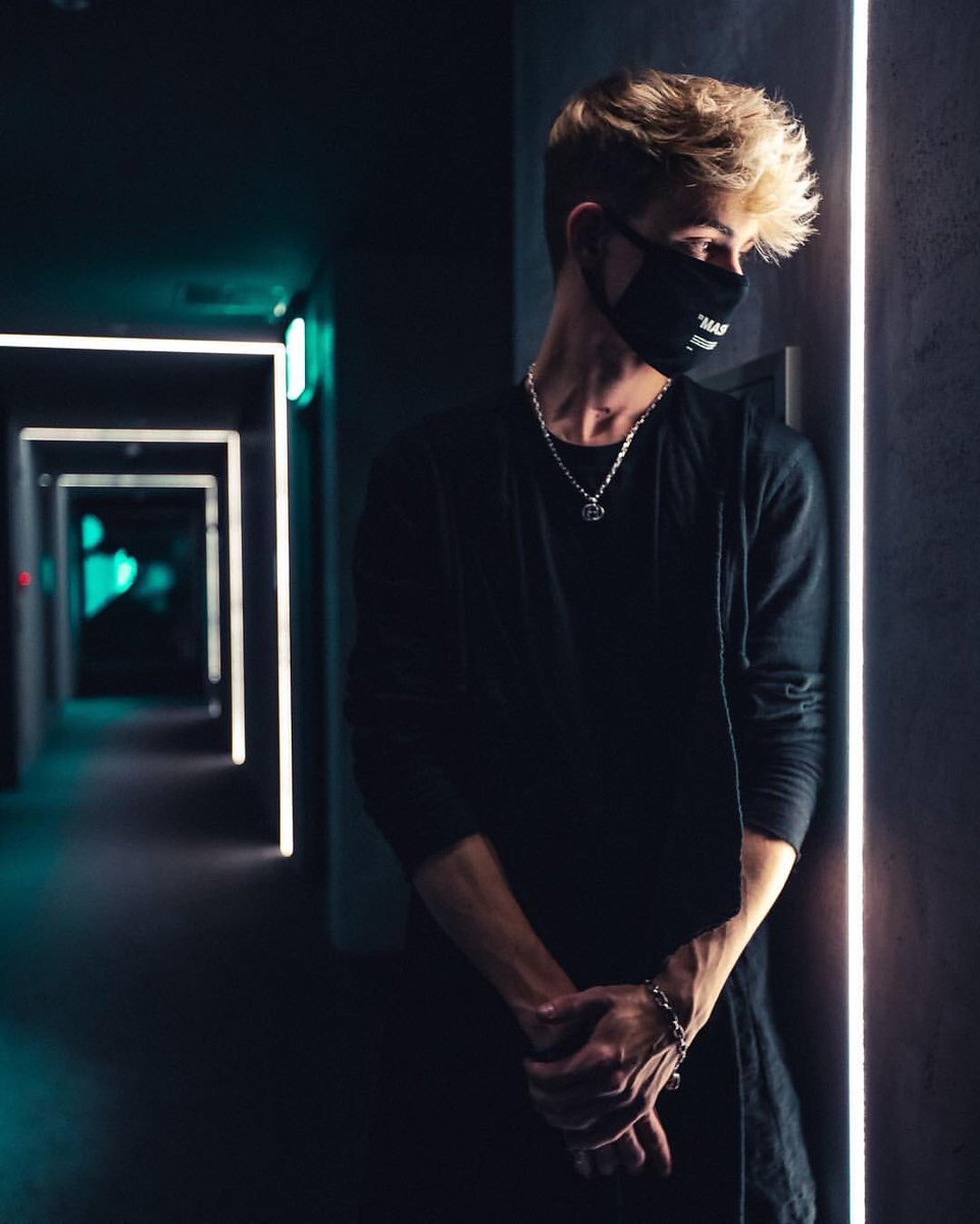DailyUpdatesWDW's tweet photo. 『Instagram』

@corbynbesson: “M A S K” https://t.co/lVKrL45tAV