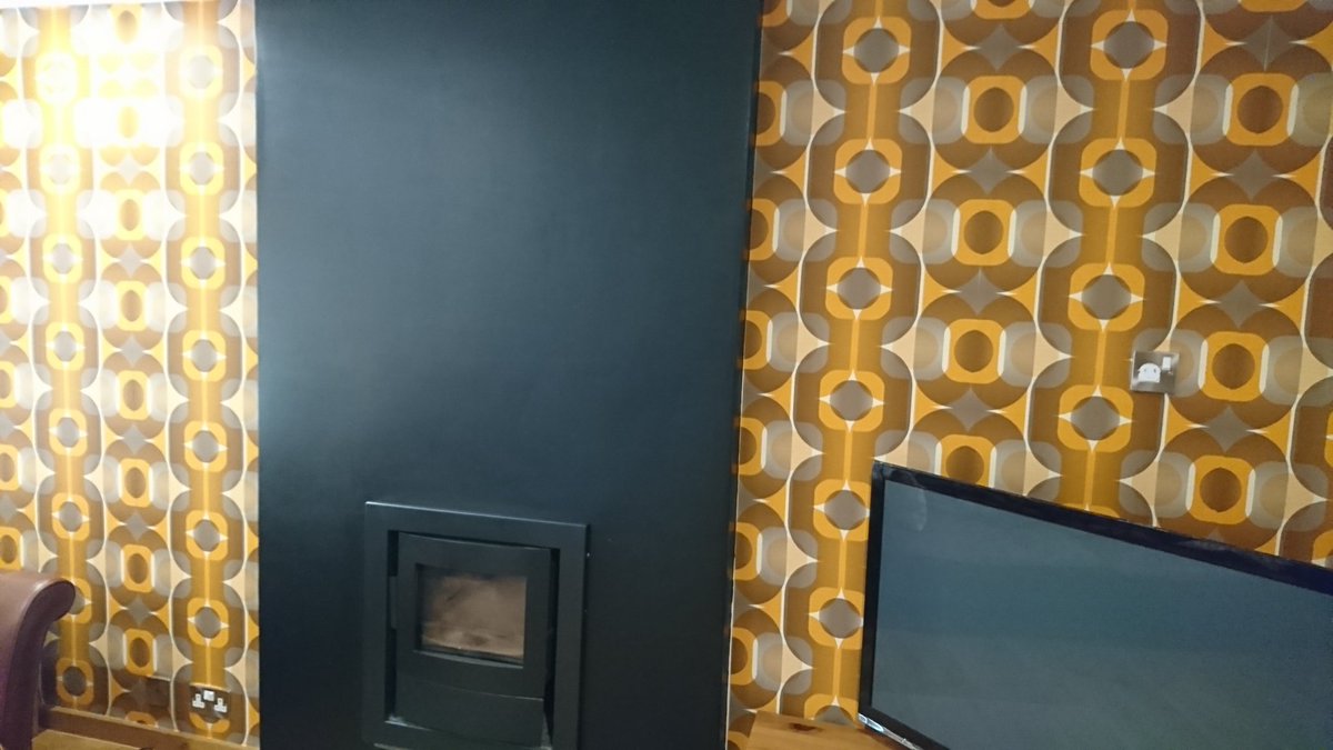 Lovesewtoknit's tweet image. Wallpaper is finally up! 😍 #retrowallpaper #1970s #70spattern