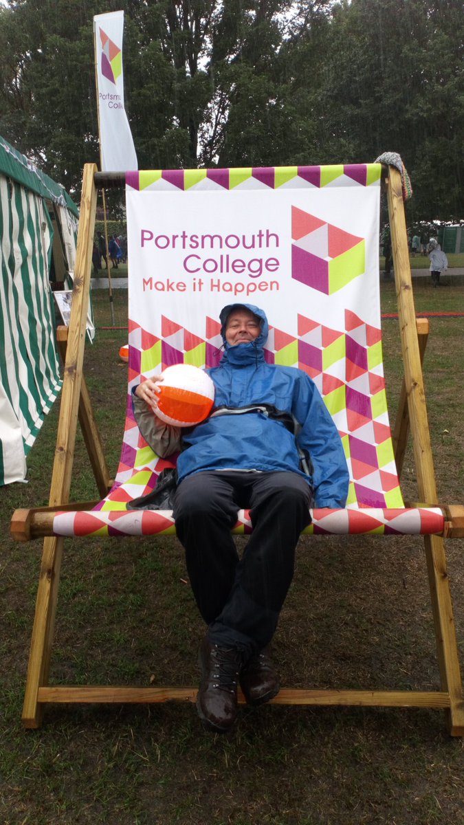 simonbarrable's tweet photo. Great job @VictoriousFest @VFestRadio937 and @PortsCollMusic students. Many thanks to all our @PortsmouthColl staff volunteers Another fabulous weekend. Roll on next year. #VictoriousFestival #loveportsmouth https://t.co/aVq5cavqDa