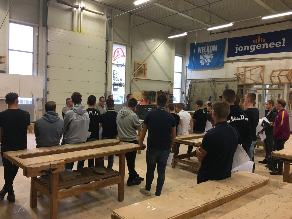 Vandaag zijn ruim 40 leerlingen gestart met hun MBO-opleiding in de bouw, richting timmeren, metselen of tegelzetten. Namens het <a href="/KW1C/">KW1C</a> wensen wij hen een succesvolle start en vervolg! #debouwmaakthet #Bouwen #timmeren #metselen #tegelzetten
