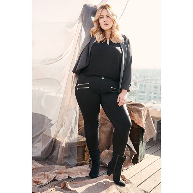 Torrid's tweet photo. Our Multi-Zip Moto Jegging is the only time when people commenting on your zippers is a good thing. ⛓ #zipdown #motojegging #torridfitsme #jeans https://t.co/jtQJDWn9Wo https://t.co/hPkJST4cAu