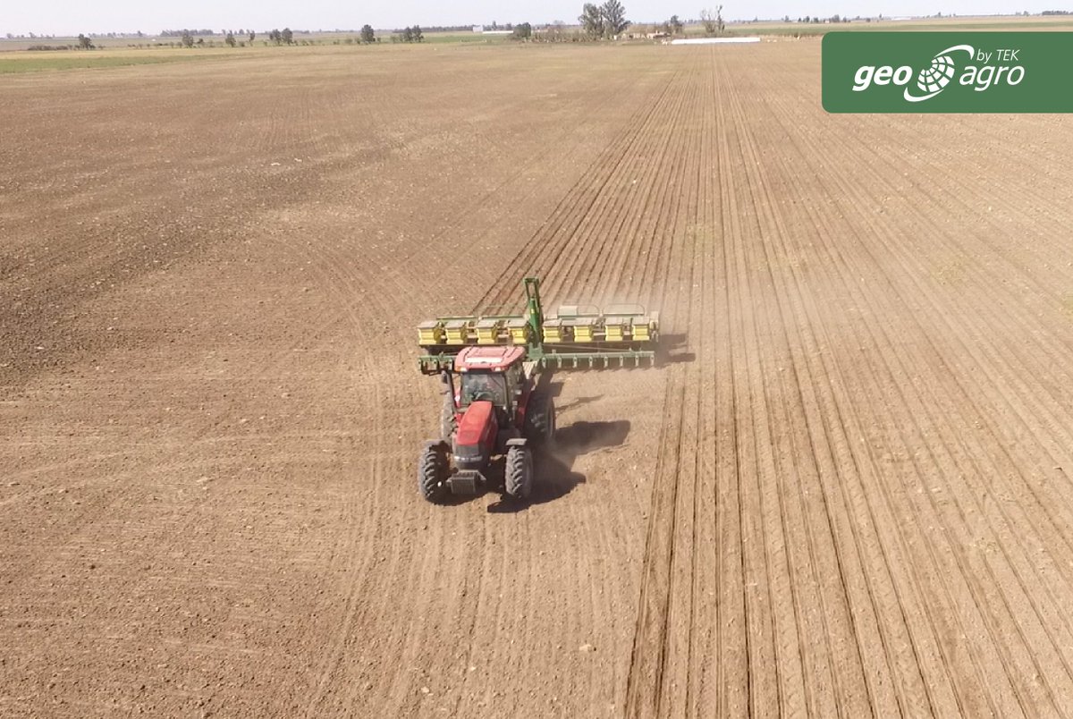 GeoAgroTEK's tweet photo. Se largó la siembra de la gruesa! Este productor varía densidad de semilla por ambientes en girasol, en base a info histórica. Tecnologías que permiten planificar, ejecutar y evaluar nuevas estrategias de manejo. 
Es un buen momento para empezar! 👉💻 🌻 #innovandojuntos https://t.co/k0yCN0Bif6