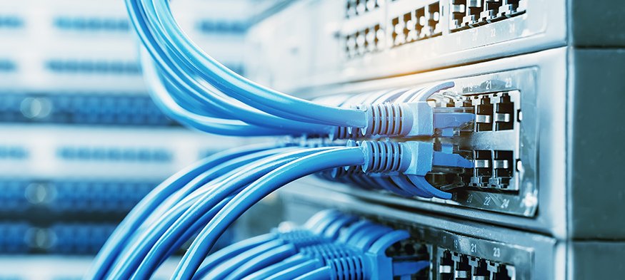 prom_nl's tweet photo. #Klantdata niet beschikbaar tijdens een #stroomstoring? Niet bij #Prometheus! Dankzij de #aggregaat op ons terrein blijven de servers bereikbaar en wordt de operatie van onze klanten niet verstoord. Meer weten?  https://t.co/WGwXGDfLjR https://t.co/zrinSIIrWN