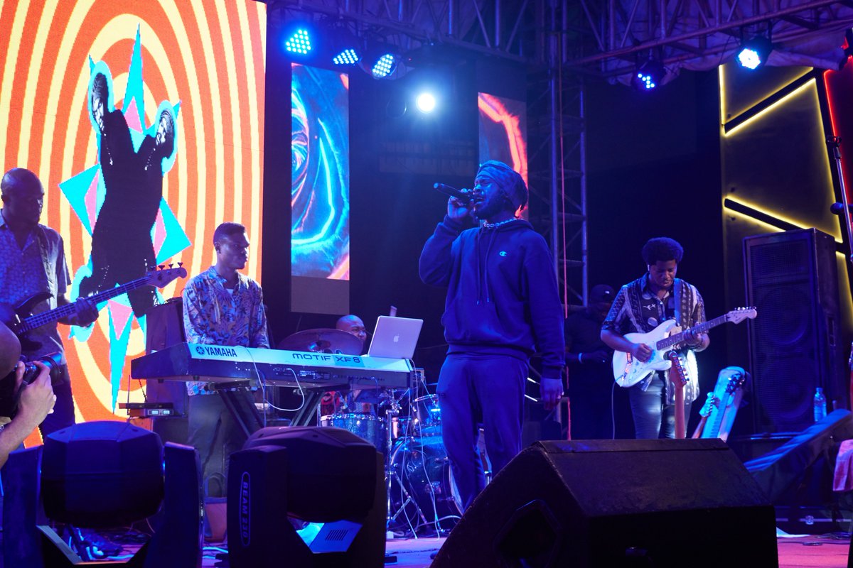 EclecticWax's tweet photo. Some of our faves on stage giving us a great performance! #EclecticWax #TheWax #ECX Hi @TayIwar and @cef_01 https://t.co/feS1KB9tpu