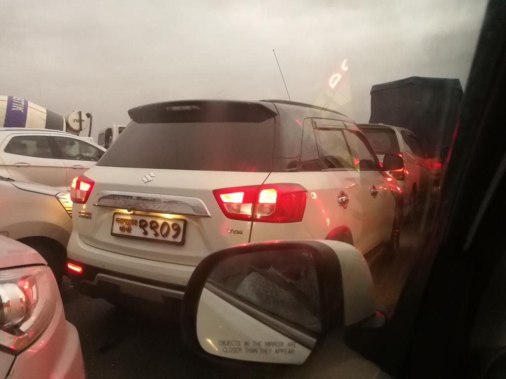 ecommerce_baba's tweet photo. @CPMumbaiPolice
Complete Black tinted Glasses.
Is this allowed?
Eastern Expressway Near Mulund Entry Toll Naka. https://t.co/HTRU5uJn8t