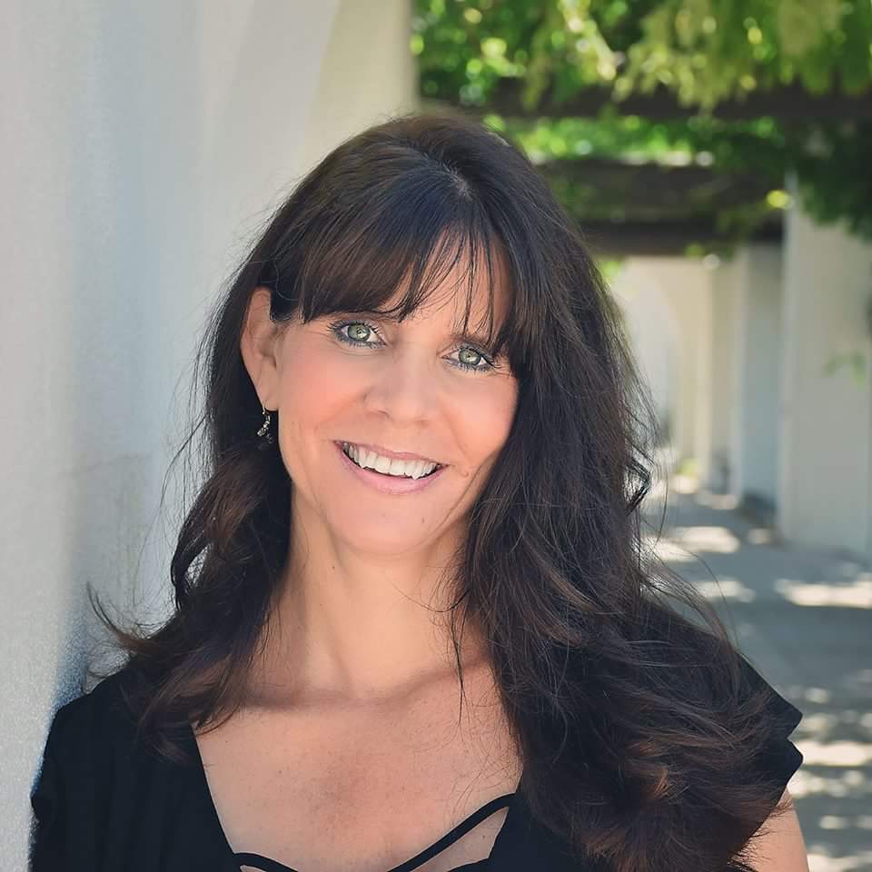 YourChron's tweet photo. Today's podcast features Heidi Craig. Her near-death experience has inspired her to help others with the messages she received in heaven, or what she now calls "home".  https://t.co/dAWxSslhXg #nde #neardeathexperience #heaven #messagesfromheaven #affirmations #podcast #yourchron https://t.co/dzltcEwp5V