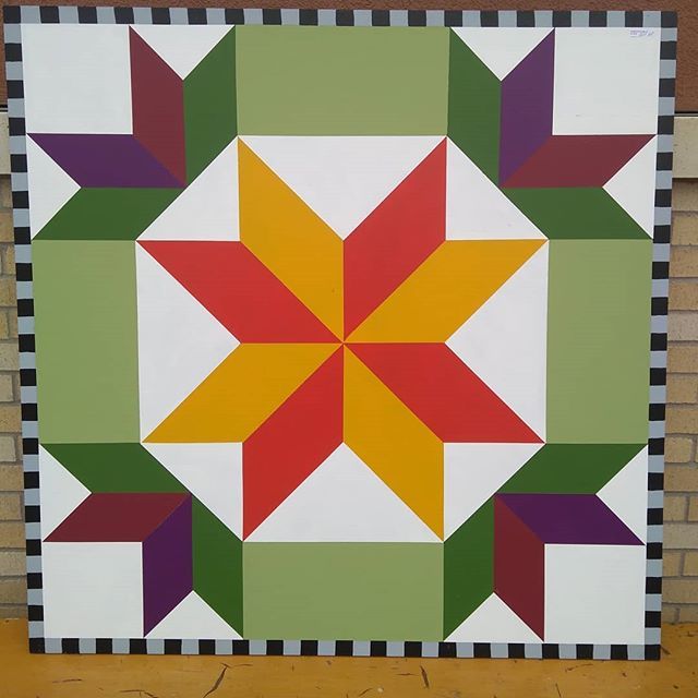 SewingMamas's tweet photo. Spotted on my morning run. Possibly for sale at @shop501andcompany #barnquilt #sewing #quilting https://t.co/ms1AHtl96f