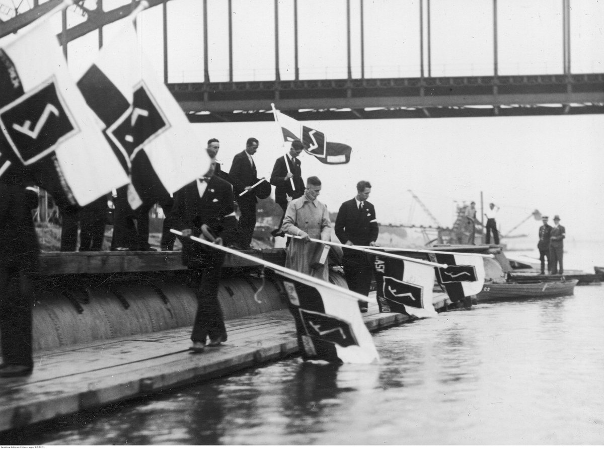 ipngovpl_eng's tweet photo. #Germany delegalized #UnionOfPolesInGermany and seized its property. Many members were shot dead and about 1,200 people were imprisoned in concentration camps. #GermanCrimes #GermanCamps  #ZPwN #PolishMinorityInGermany #PolesInGermany #Rodło  🇵🇱️ https://t.co/LDZsyqT30x
