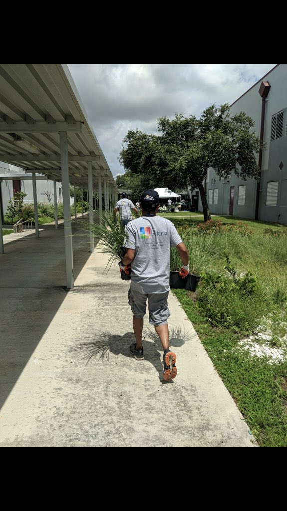 HandsOnSFL's tweet photo. Shout Out to @AltriaNews for an amazing day of volunteering for #STREAMscapes @McNicolHawks @PointsofLight #volunteer4good #altriadayofsharing #altriavolunteers #thankyoualtria https://t.co/QAcNoxzQC9