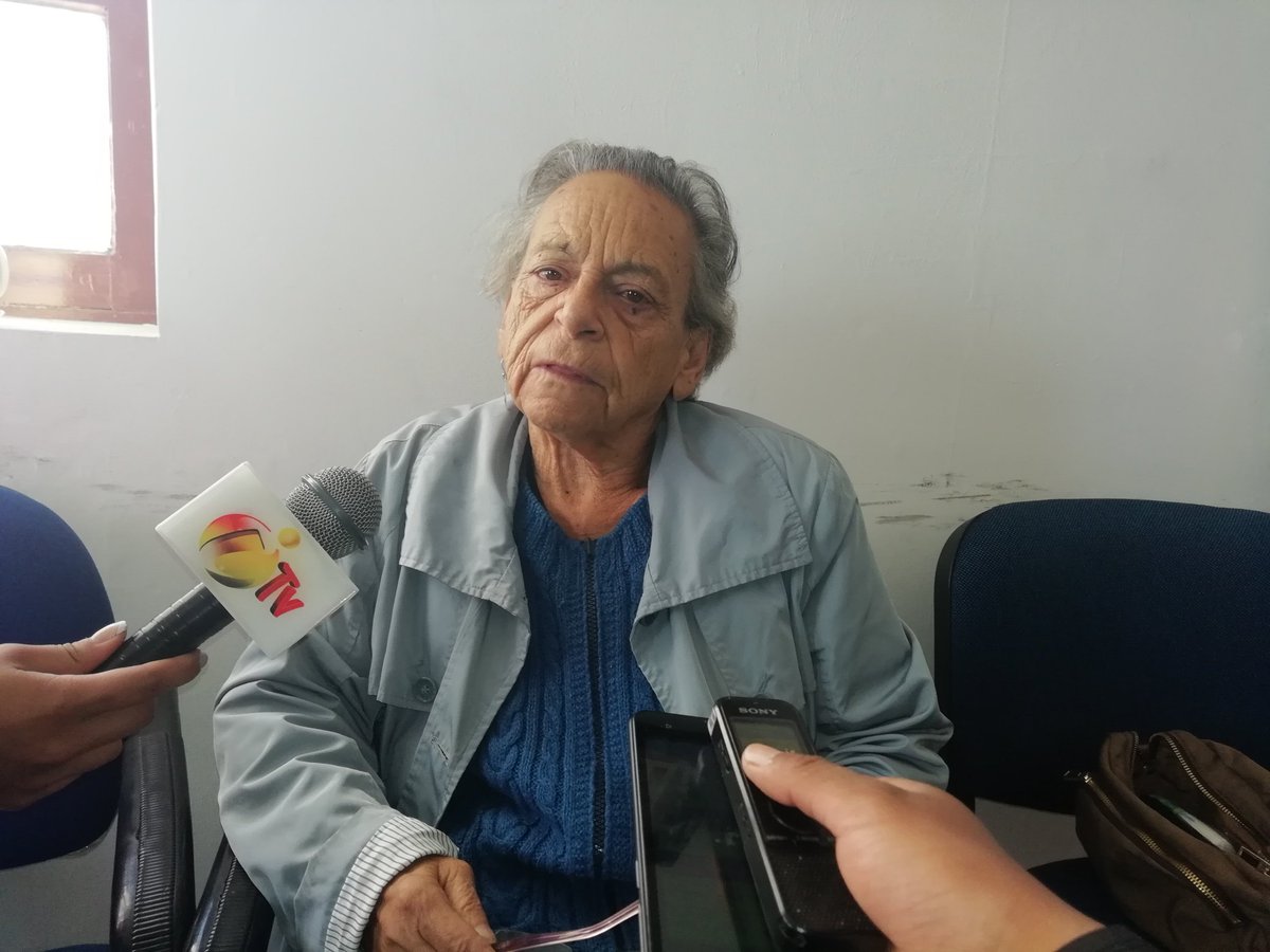 ArminCopa's tweet photo. #deÚltimo
#LaPaz
Presidenta de la @APDHLP #AmparoCarvajal pide al ministro @carlosguromero disculparse por sus declaraciones respecto a la muerte del teniente #DaynorSandoval en #LaAsunta y lo reta a demostrarle con pruebas su denuncia y si es así detenerla. https://t.co/CZj5W3l7vR