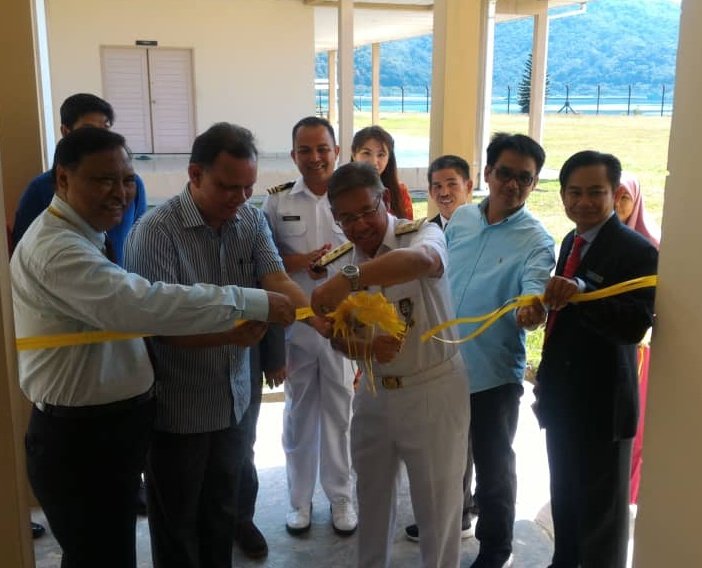 AdtoIr's tweet photo. 27hb Ogos 2018 - Serahan '3 in 1' serentak 2 Projek Naiktaraf Taska &amp; Projek Naiktaraf Wisma Bayu di Pangkalan Teluk Sepangar, KK Sabah. https://t.co/ueArDTmN35