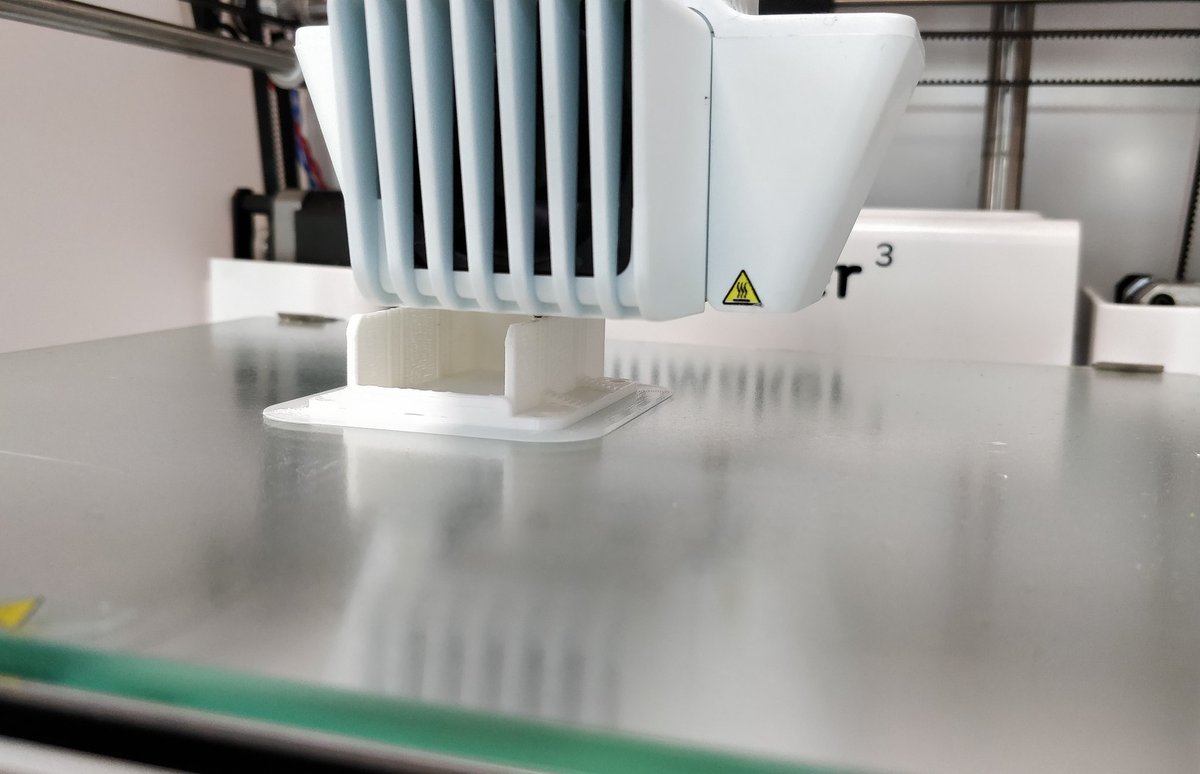 MakerHubSwan's tweet photo. Printing a 9v battery clip in holder for the balance bot!
.
#balancebot #pid #arduino #make #maker #makerhub #makerspace #hackspace #fablab #swansea #swanseauni #swanseauniversiy #suengineering #engineering #3Dprinting https://t.co/kY8XR0OmL2