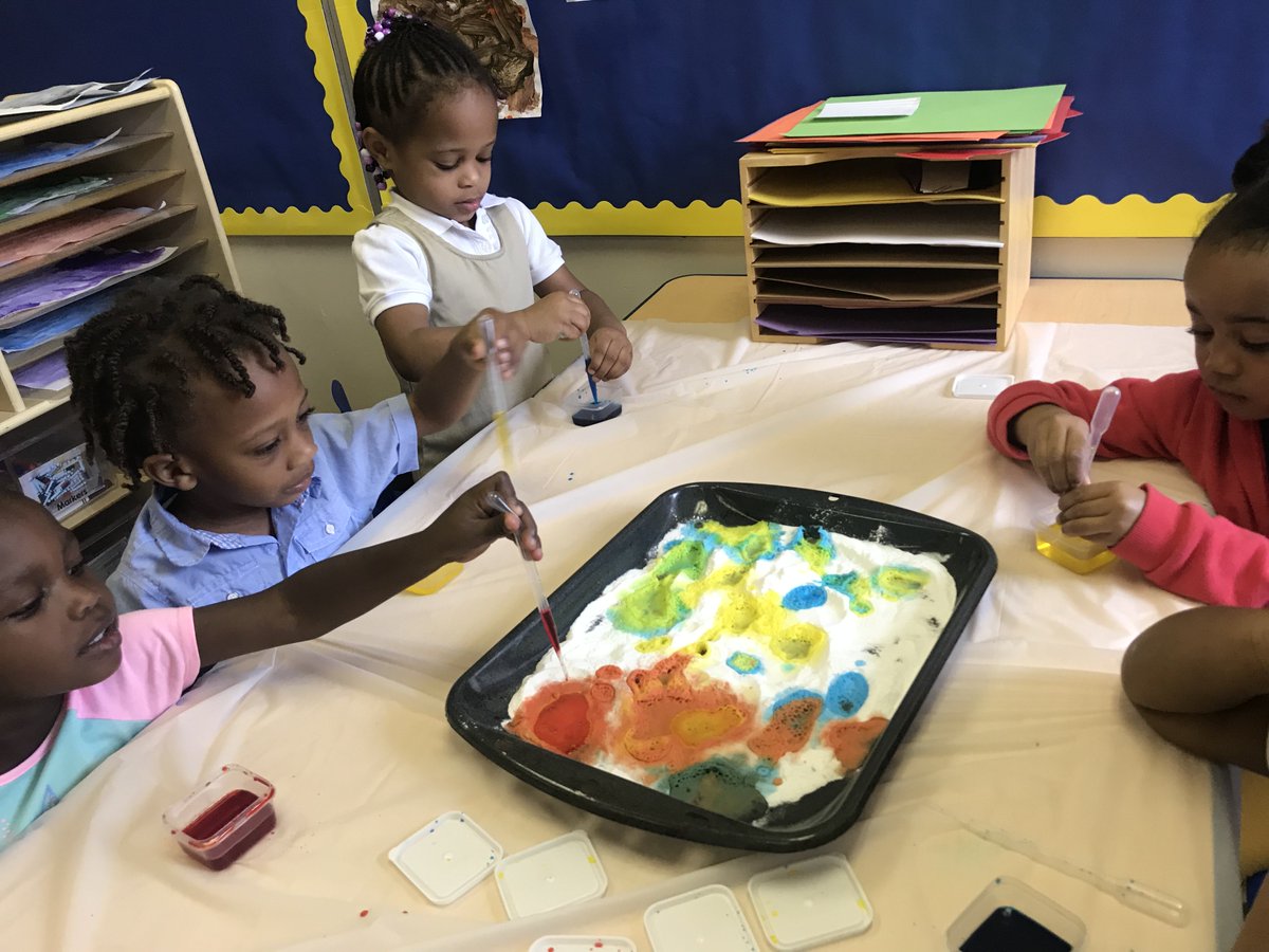 DeKalb_ELC's tweet photo. Our young Leaders at the ELC are learning about colors with some engaging "hands-on" experiments. #ActiveEngagedLearning #DekalbELC https://t.co/CDoBZvII25