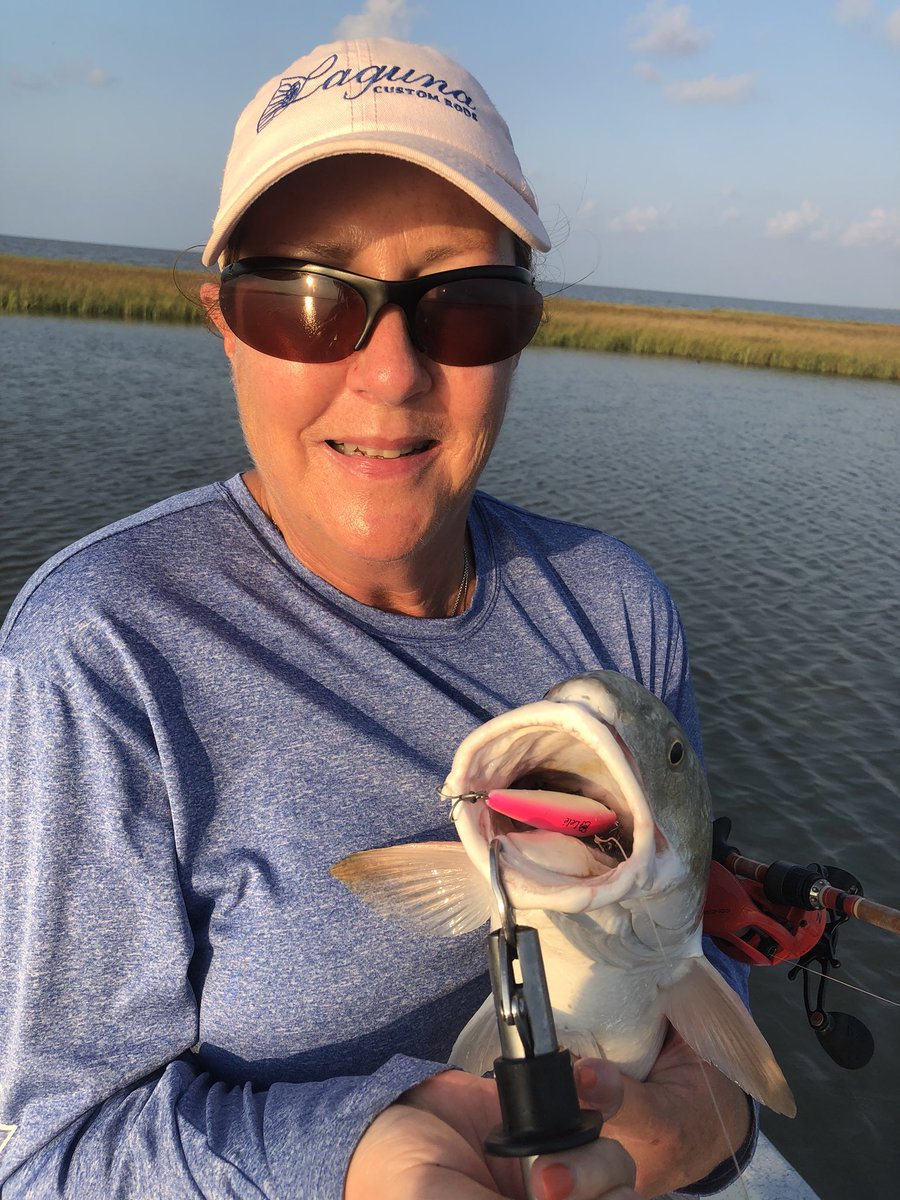 CountzTommy's tweet photo. Fishing for reds is heating up in Matagorda. I have a couple weekdays open this week and next week. Get in touch with me to get in on the fun. https://t.co/Ankye3HEcv