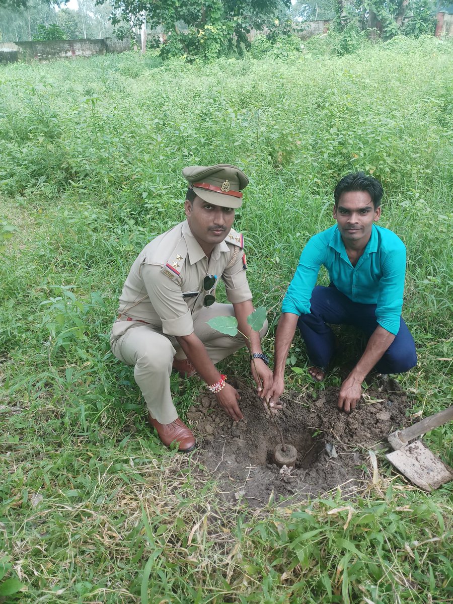RSupercop's tweet photo. "सबसे बड़ा धन !
बेटी और वन !!"
#पौधारोपण कर मनाया रक्षाबंधन का पर्व
thanks #faizabadpolice
#UPPolice
#Digfaizabad
#Iglucknow
#DGPUP
#CMOUP
#Up100 https://t.co/cqmeiesisa