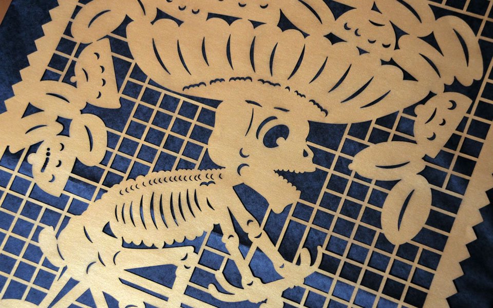 El papel picado es una de las tradiciones mexicanas más coloridas, visita nuestra tienda y descubre los increibles productos de Mex &amp; Co inspirados en esta increible tradición.