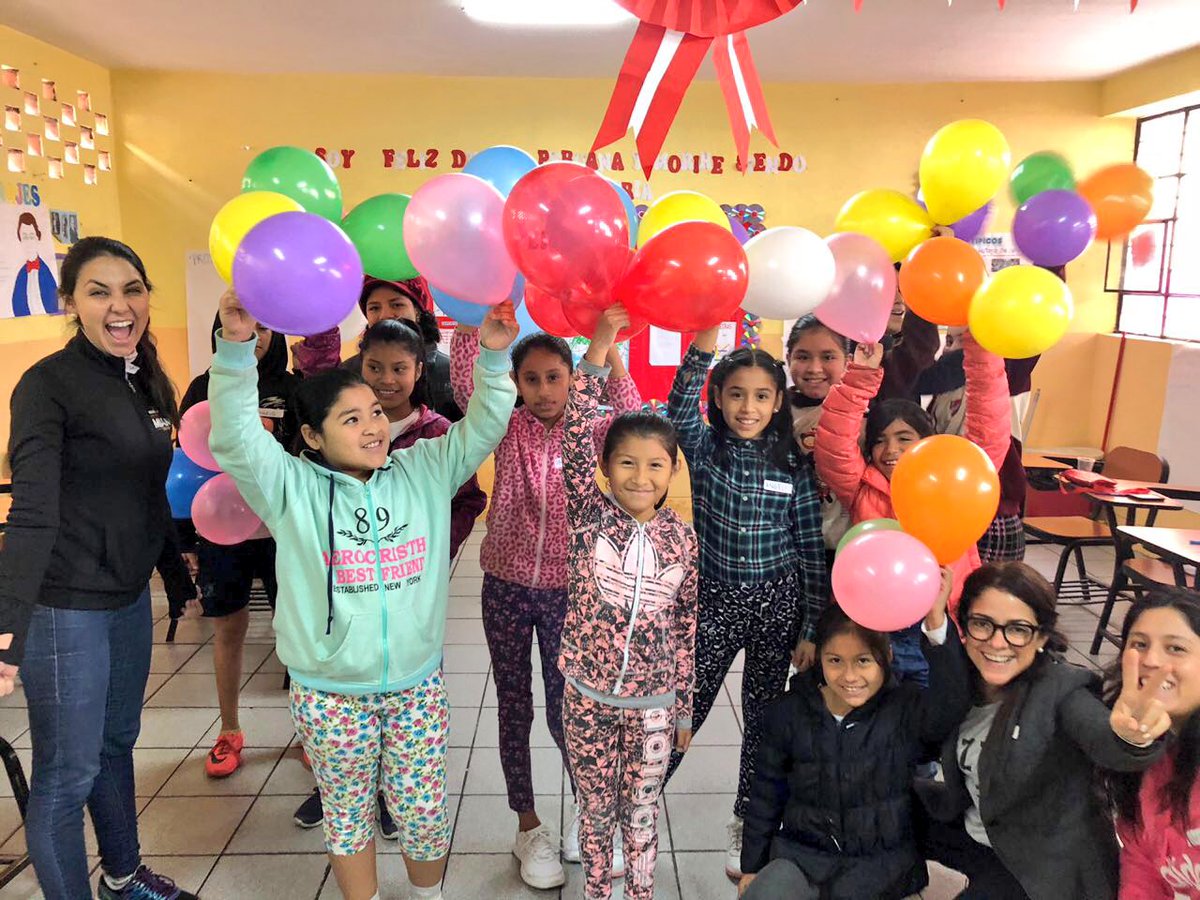 core_woman's tweet photo. ¡ALEGRÍA! Iniciamos nuestro proyecto #EmpoderandoElFuturo, niñas en situación de vulnerabilidad fortalecen habilidades blandas a través de un programa teórico - práctico deportivo, junto a nuestros aliados @LigasF7 #CoreWomanLideraSocial
@FundacionTefPe #GenteBrillante2018 https://t.co/CbT9RNd4PL