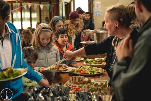 FattoAlimentare's tweet photo. Real Junk Food Project, ristoranti e supermercati dove il cibo viene salvato dalla spazzatura e viene pagato come ci si sente #sprecoAlimentare #RealJunkFoodProject https://t.co/zG350qCCem https://t.co/pwvEGheKg3