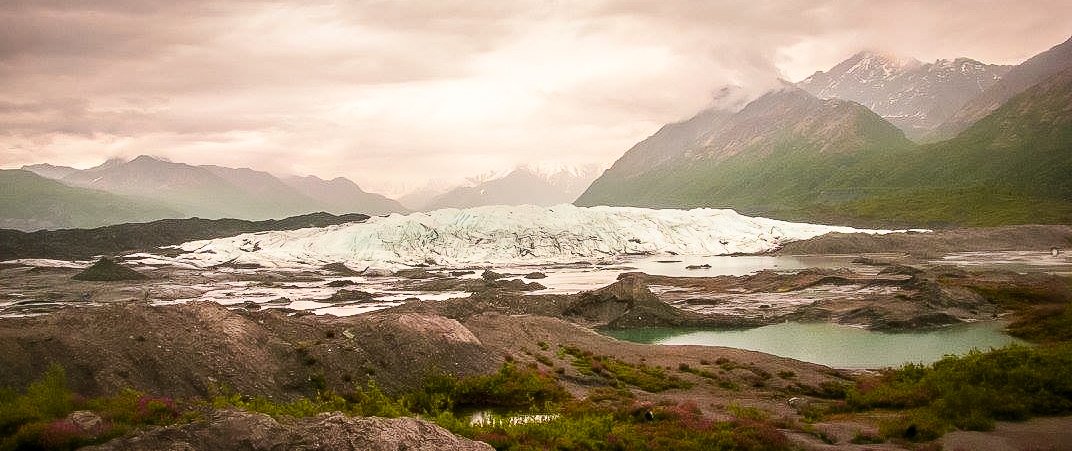 #Matanuska #Glacier on the Glenn Highway between Copper Center and Anchorage. It's the Most Accessible Glacier for hiking. Don't miss it on your viist to #alaska! bit.ly/matanuska-glac…