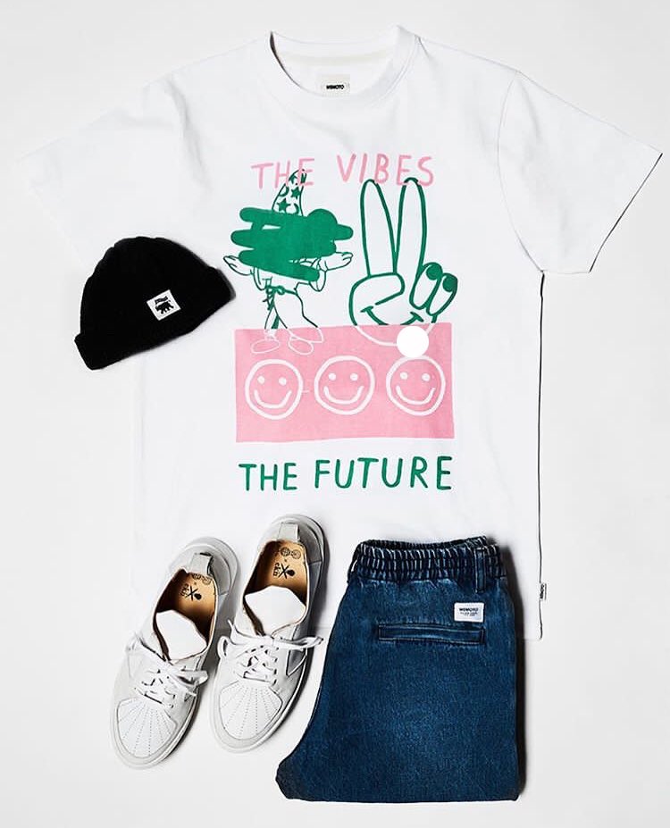 wemotoclothing's tweet photo. The Vibes, The Future. ✌️🔮
#wemoto #wemotoclothing #studio #europe #everydayworkshop #foreverpeace #streetwear #nohypejustlove #style #urbanfashion #clothing #shirt #men #fashion #printed #artwork #ootd #eknfootwear @eknfootwear https://t.co/g6fU1WWjFz