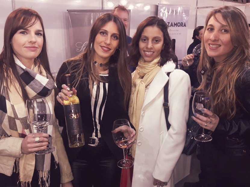 BodegasSH's tweet photo. Feria Vinos Nobles 🍷😃
#NINA #SanHuberto #Sade https://t.co/fFMQANgSe7