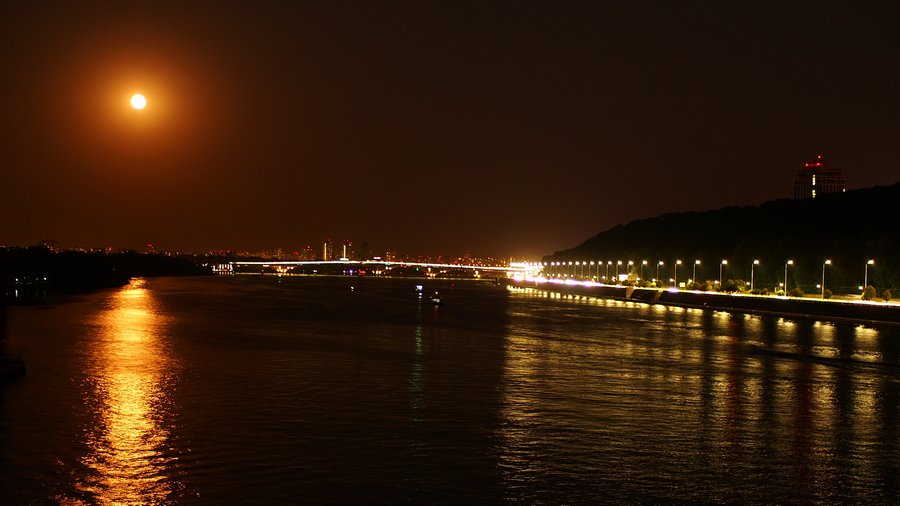 DiminskyVictor's tweet image. RED_MOON_DNIPRO_KYIV_08_18