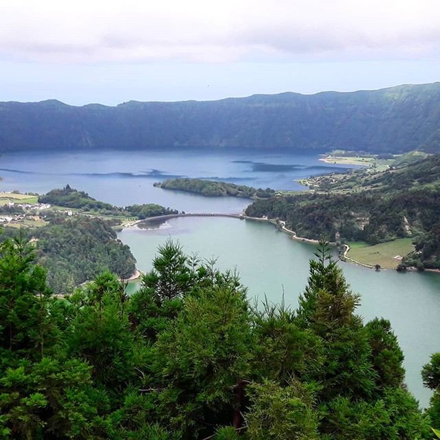 Reposting @nurietvall:
Isn't it beautiful? 💙🌿
No es precioso?  #saomiguel #azores #island #nature #volcan #lake #lagoa #lago #relax  #traveller  #traveldestinations #wanderlust #trip #summer #portugal #visitazores #discoverportugal #discoverazores #happy #family #holidays