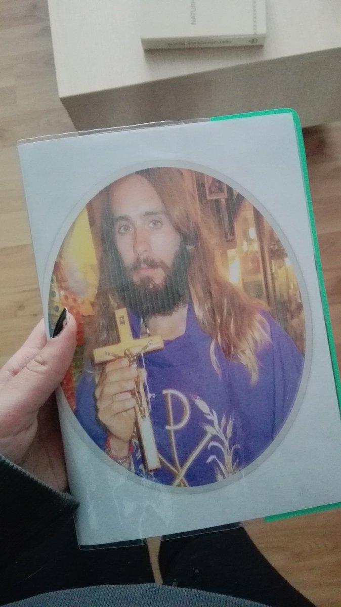 oopsmycashton's tweet photo. zrobiłam zeszyt do religii https://t.co/WvLLi7ETvi
