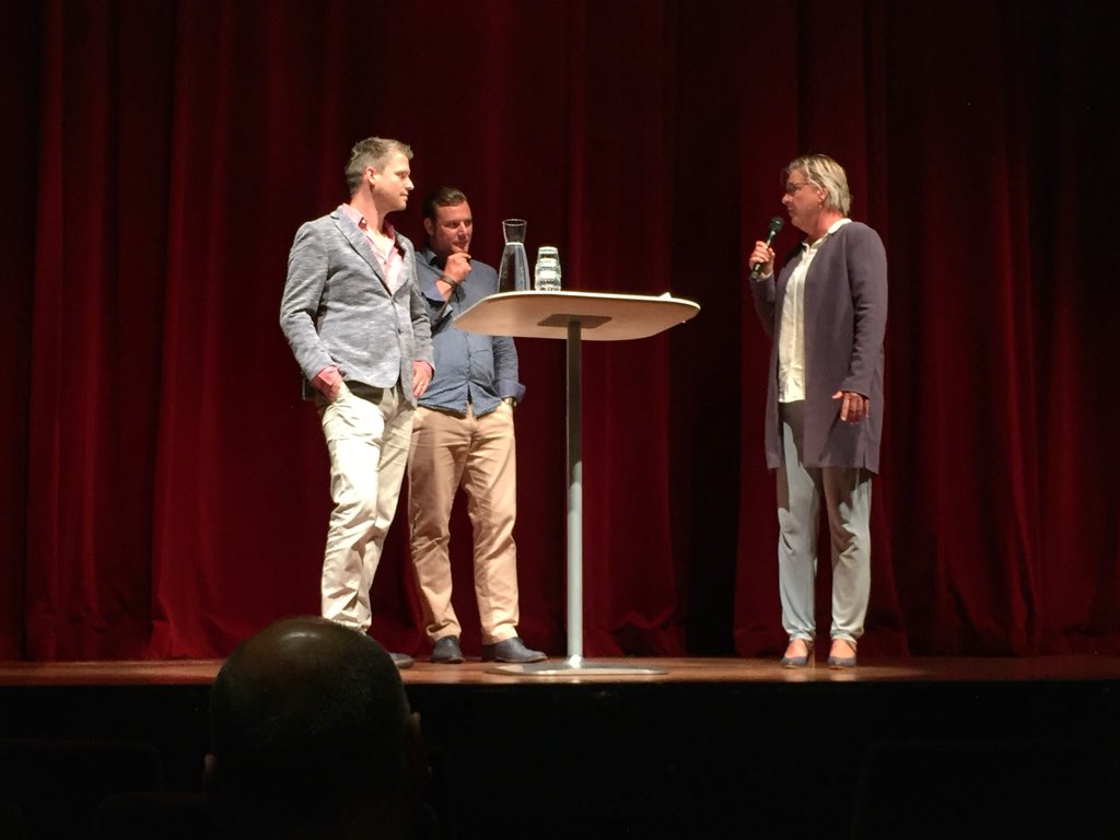 erwin_hoek's tweet photo. Wethouder cultuur @bie_marianne laat het prachtige decorstuk van #JaapvanDam zien aan publiek en pers. Prachtig! Mooi erfgoed! @ChasseTheater @breda @RaadBreda https://t.co/b7ZRpr3o5t