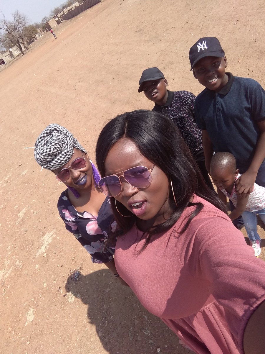 XirhandziwaM's tweet photo. #WithMyCrew❤ https://t.co/YKMlrOPosm