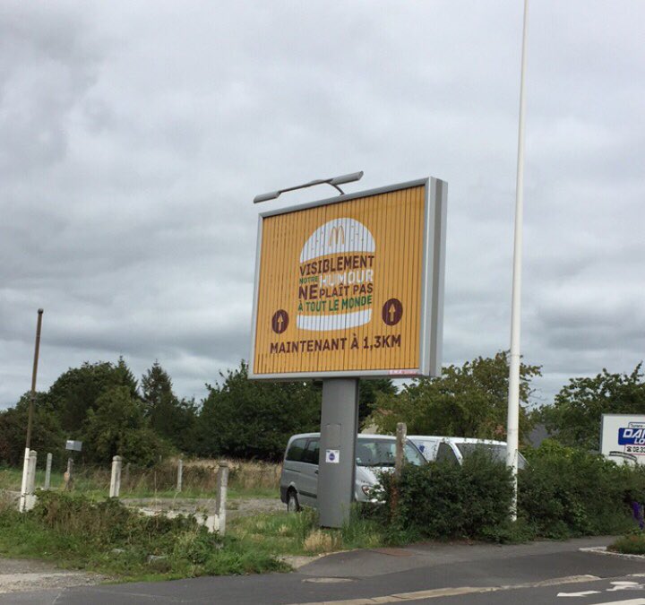 leopold_adam's tweet photo. Mdr le mc do de granville c’est des tueurs 😂 sur la première photo ils respectaient rien mais là ils s’en battent encore plus les couilles https://t.co/XmMvUHs9yX