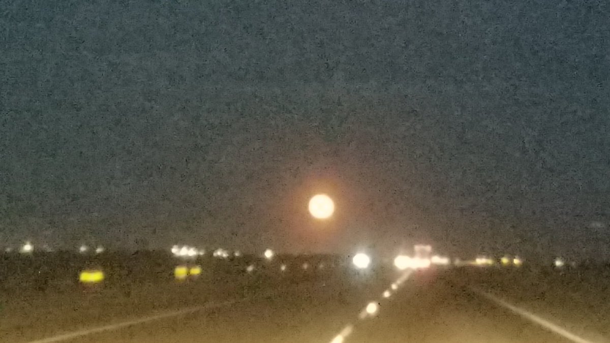 FlorianTomJohns's tweet photo. The #fullmoon rise was something else last night. It'welcomed me to #Amarillo. It is now morning. I continue east. #rezlive #savagelife #travel #diné #navajo #memories https://t.co/OuKkxGX30v