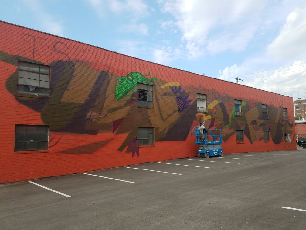 ArtsTechKC's tweet photo. We've lost track of the days...but the progress is amazing! #NorthWallMural #AaronSutton #artistatwork #muralmasterpiece https://t.co/cFcjm4zKUu