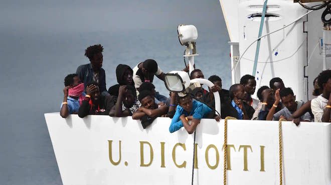 PediciniEu's tweet photo. C'è solo una verità: la riforma di Dublino approvata dal Parlamento europeo prevede un ricollocamento filtrato e non automatico, l'intenzione è di lasciare i cosiddetti migranti economici in Italia.
#LauraFerrara ➡️ https://t.co/UEseRj9P3Y
#RiformaDiDublino #MigrantiEconomici https://t.co/xWimL1QN6U