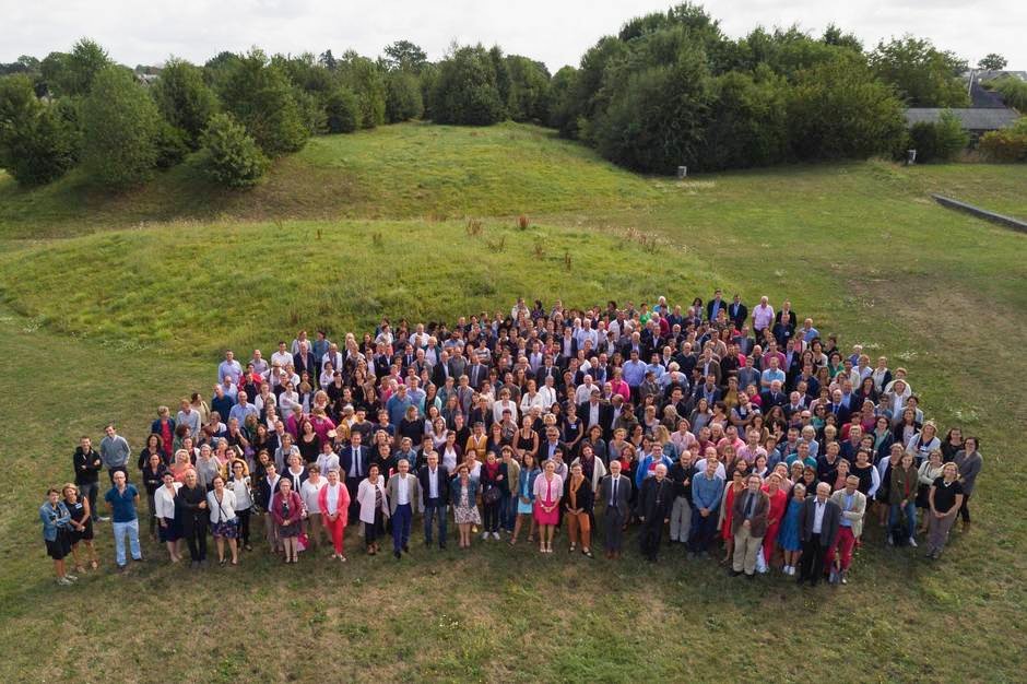 DDEC_35's tweet photo. #Rentree2018 #DDEC35  Les chefs d'établissement des 256 écoles, 46 collèges et 31 lycées de l'@EnsCatho d'Ille-et-Vilaine ont fait leur rentrée vendredi 24 août, avec leur nouveau Directeur diocésain, Michel Pellé.
https://t.co/YNsc2LpPj1 https://t.co/RcKeWREe35