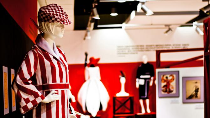 WhereRussia's tweet photo. Reconstruction of an Era
“Fashion for the People! From Constructivism to Design” is the title of an exhibition at the Sheremetyev Palace.
https://t.co/70T7P053HT
#Russia #StPetersburg #Where_Petersburg #WherePetersburg #exhibition #Fashion #Design #Constructivism https://t.co/4DKVs4i3vi
