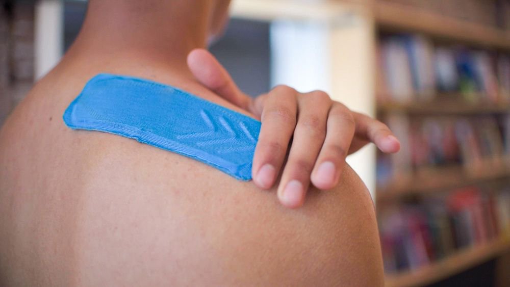 momentdesign's tweet image. The 5G network will bring with it new technology and innovation. One of those innovations could be an artificially-intelligent, on-the-go navigation assistant for the blind and visually-impaired. Meet Thea. momentdesign.com/thea/