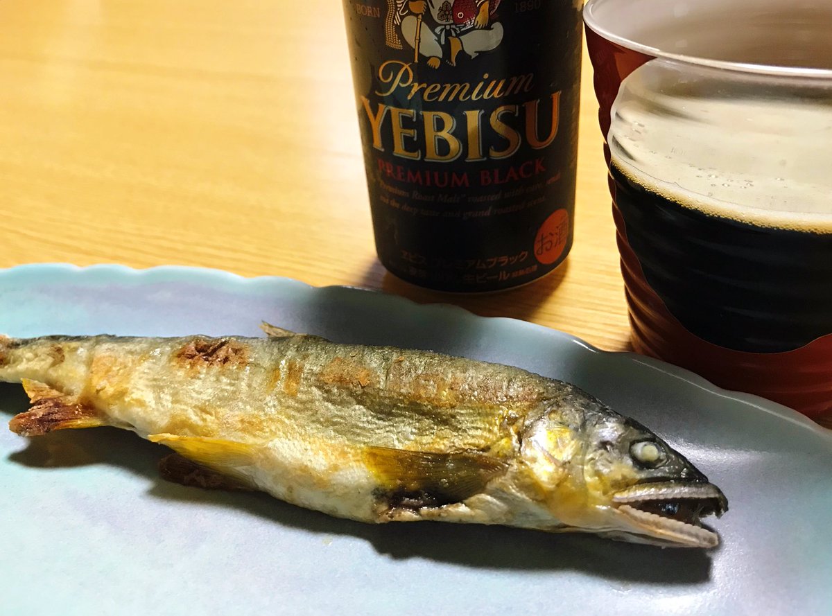 福島の酒屋 勢州屋 太田雅子 昨日の晩ご飯 仲間の陽治さんがマルシェの為に作ってくれるお惣菜 美味しく食べたくて温め方を工夫 鮎はフライパンにクッキングシートを敷いてゆっくり温め 唐揚げはアルミをクシャクシャにしてから下に敷いてオーブン