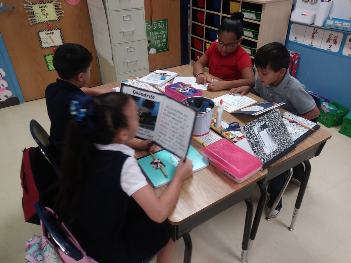 Daisy90413204's tweet photo. Students Practicing their Learning Stations during Guided Reading...📓📝 @fmeeagles https://t.co/4ynerffv20