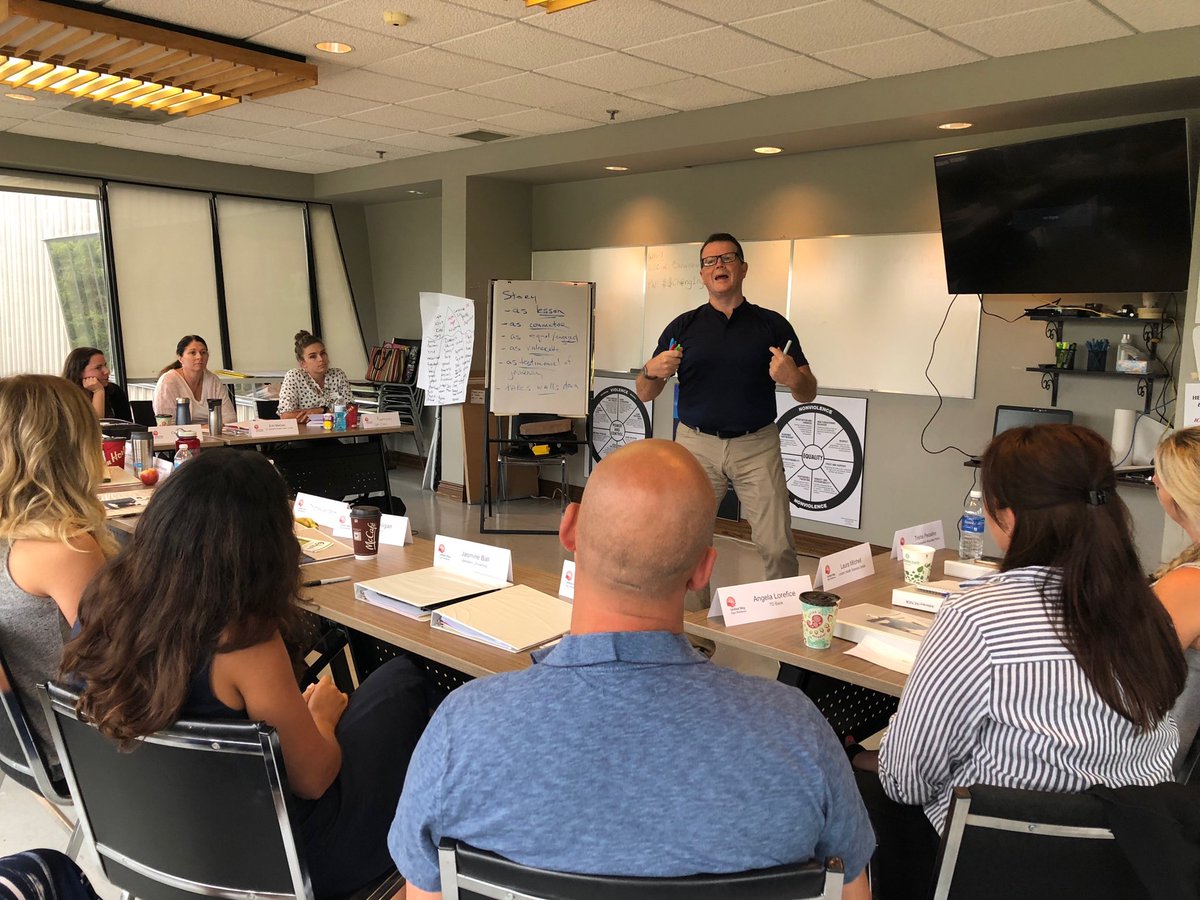 MicheleMcKenzi3's tweet photo. Day 1 with our 2018 Sponsored Employee Team.. @unitedwayemca thanks @PaulMcKenzie18 for your facilitation #SE2018 #dogooders #changemakers https://t.co/Fnr0tVl5h7