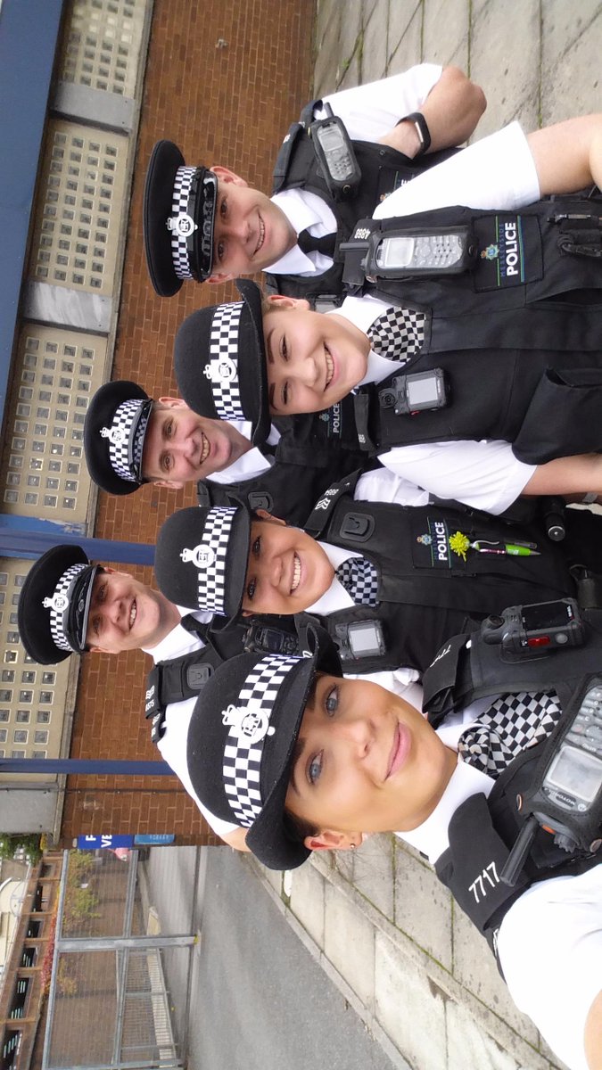 MerpolSthSefton's tweet photo. Officers about to go on foot patrol across south Sefton .... stop and say hello! https://t.co/iex7b2qM4B