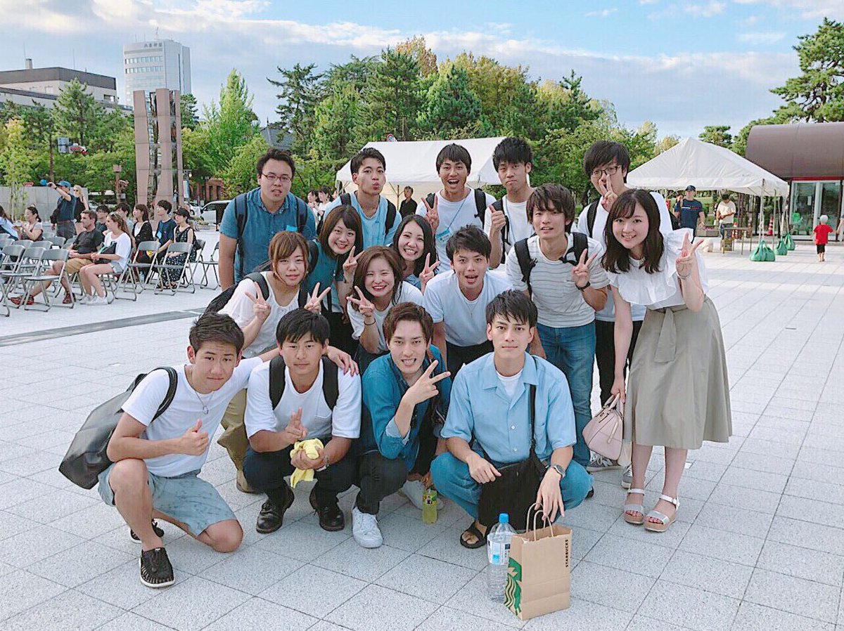 monet_clef's tweet photo. 🌿金沢アカペラタウン2018🌿
2箇所のステージにて歌わせて頂きました🎤✨
3枚目は、同じくClefから出演した@BLUES_KYOTO と、ClefのOBバンド@shirakance_clef さんとの一枚です📷💕
往復11時間かけたモネの初遠征でした❣️
お寿司美味しかった〜🍣!!
#KAT2018 #ありがとうございました https://t.co/1nfjHI404L