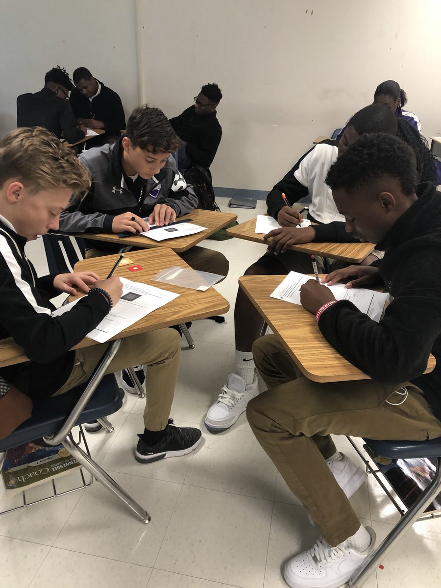 mrs_walker06's tweet photo. I Love when they are enjoying Math!!! #Algebra1 #mutiplerepresentations @haywoodhigh https://t.co/4xriVmUf74