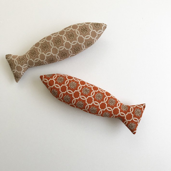 Nyanx_Store's tweet photo. NEW♡ 猫のおもちゃ　けりぐるみ　お魚けりけり　マタタビキッカー　オリエンタル　ベージュ | 猫グッズの NYANX STORE https://t.co/BvLsgQwr4O #BASEec @Nyanx_Storeさんから https://t.co/A1Up8jqSwu