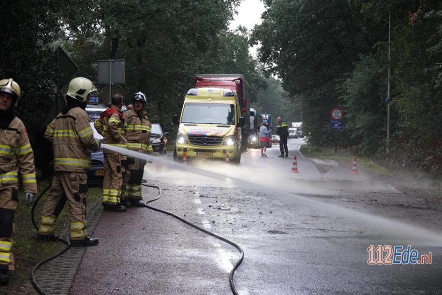 🚨 Auto op zijn kant op de Edeseweg in #Wekerom 112.press/QhDW3W 112Ede https://t.co/X6aFkdj4cb