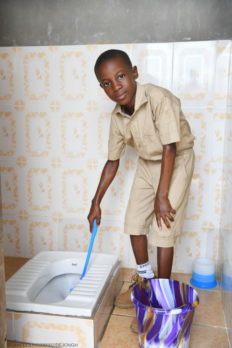 Did you know 1 in 3 schools globally don’t have proper toilets?
That means 600 MILLION children do not have access to proper toilets at school. New report → uni.cf/water-facts
#WWWeek