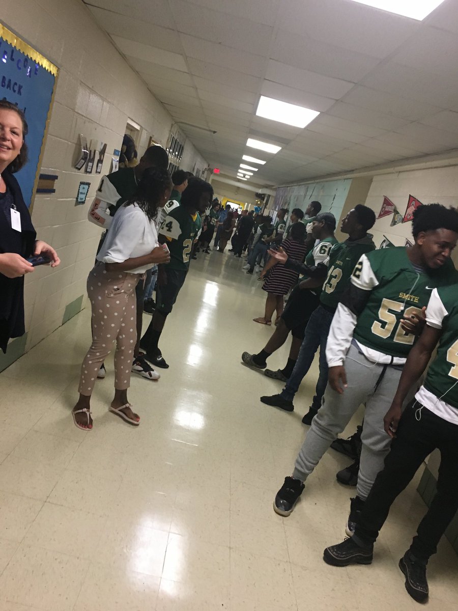 GCSchoolsNC's tweet photo. For the third year in a row, Wiley Elementary welcomed students back with high fives from community members stationed around the campus and hallways. #GCSFirstDay2018 https://t.co/rVSscPmFIp