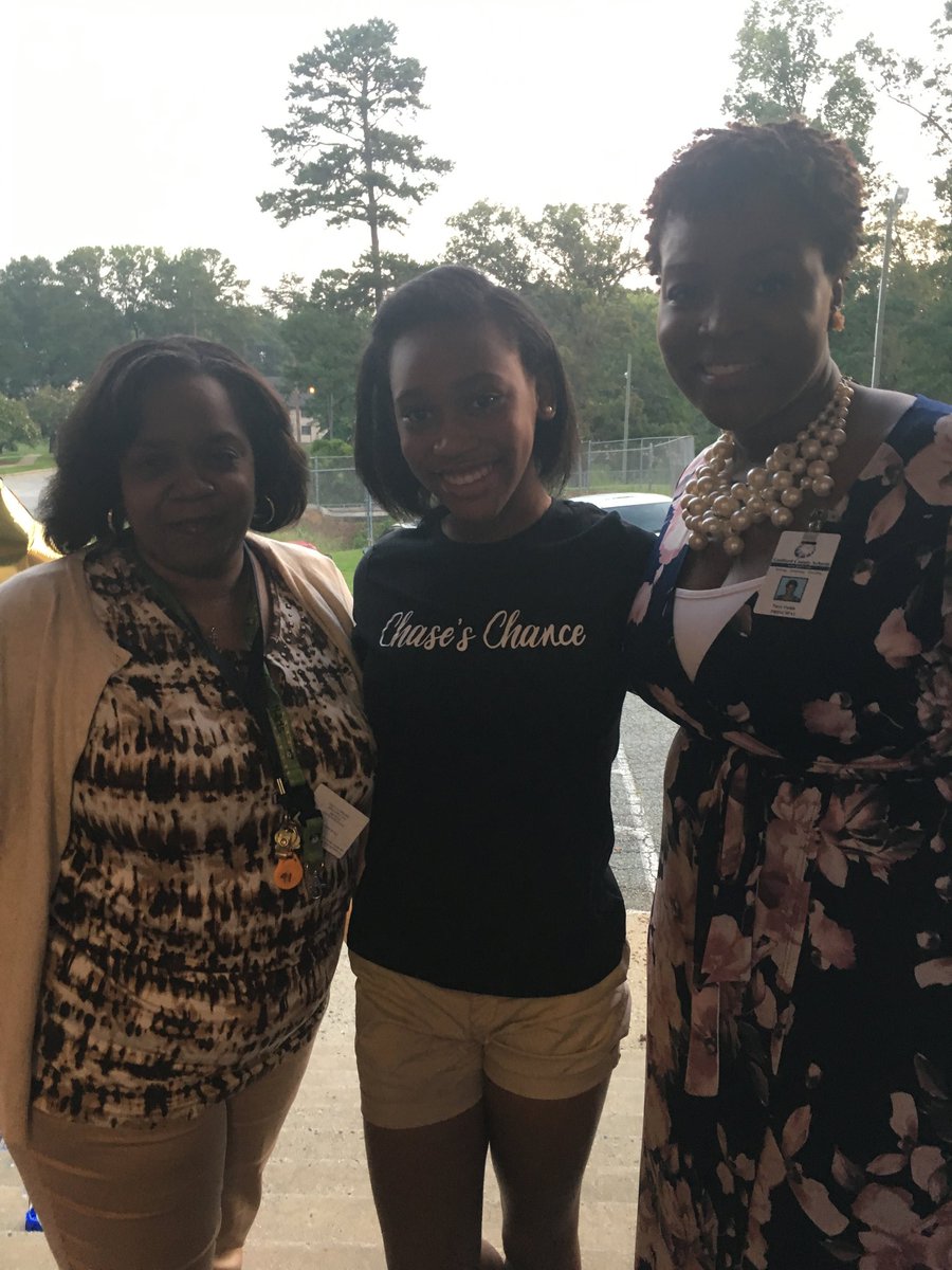 GCSchoolsNC's tweet photo. For the third year in a row, Wiley Elementary welcomed students back with high fives from community members stationed around the campus and hallways. #GCSFirstDay2018 https://t.co/rVSscPmFIp