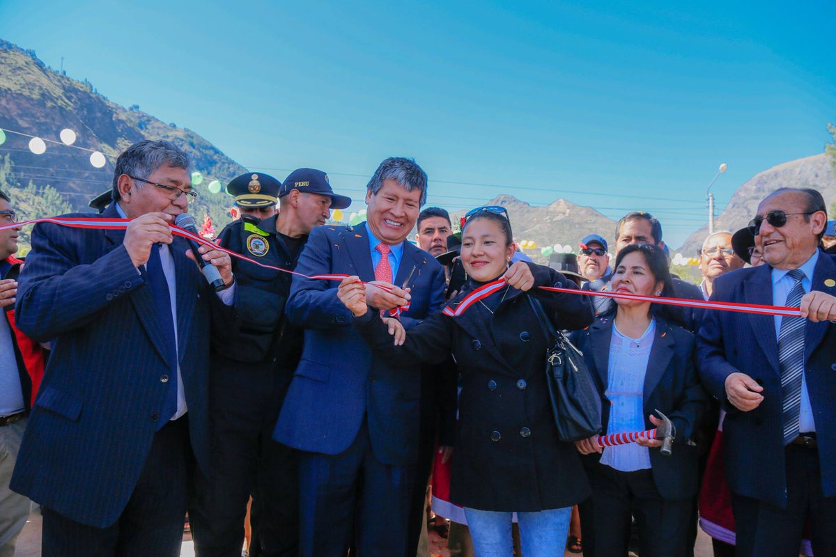 GoreAyacucho's tweet photo. En el marco de la Audiencia Pública , el gobernador Regional de Ayacucho, Wilfredo Oscorima Núñez, inauguró el Instituto Superior Tecnológico Perú Corea del Sur en #Huancapi. https://t.co/nNKifzALgi