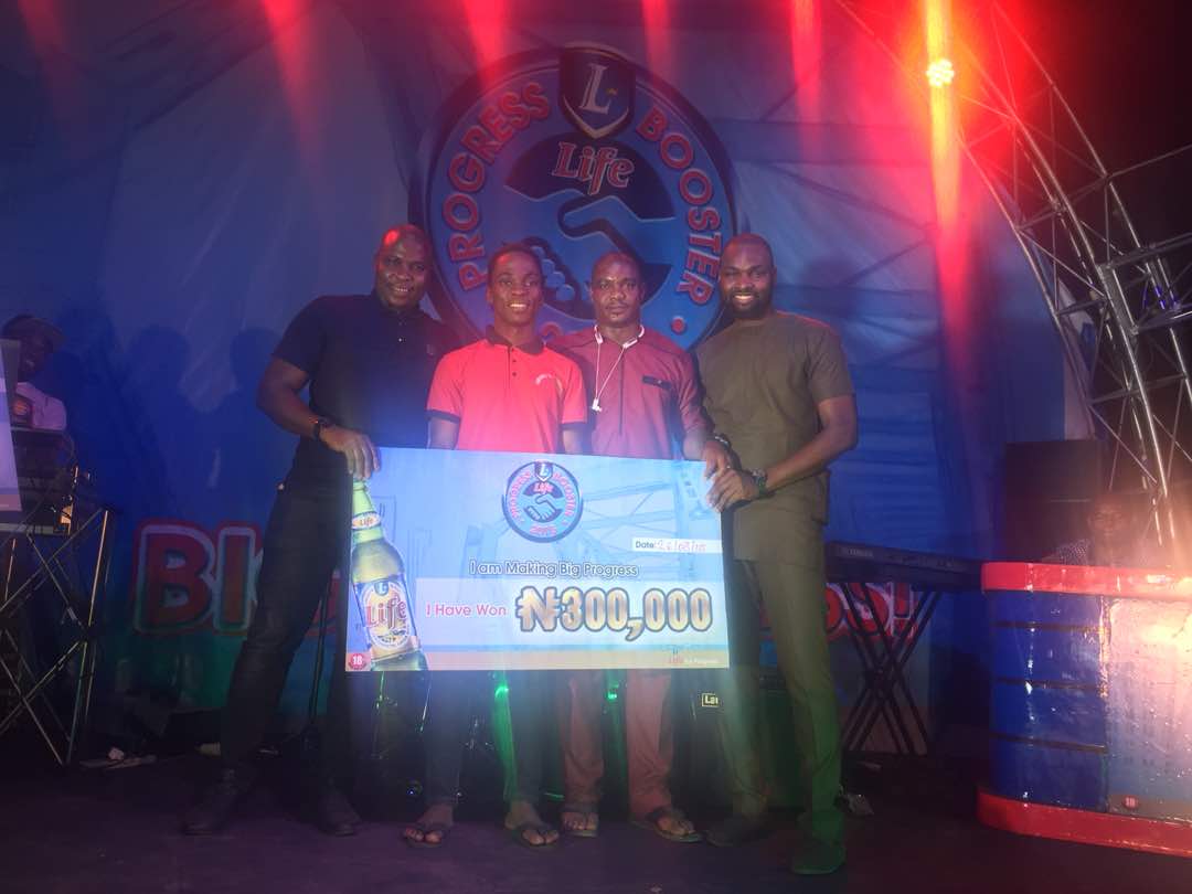 OlisaOsega's tweet photo. As part of their regional empowerment program, top management of the Life Continental Beer brand were in the coal city to reward the efforts of their consumers who participated in the Life Progress Booster show where cash and amazing prizes on Sunday. #LifeProgressBooster18 https://t.co/XCmmm94JRS
